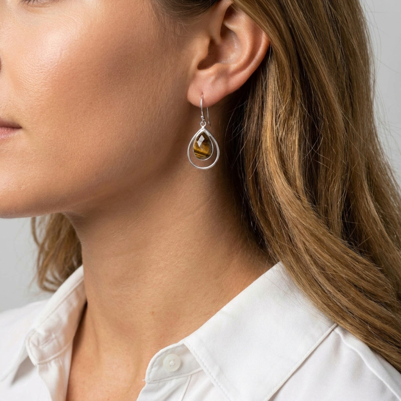Boucles d'oreilles Pendantes en Argent et Oeil de tigre porté