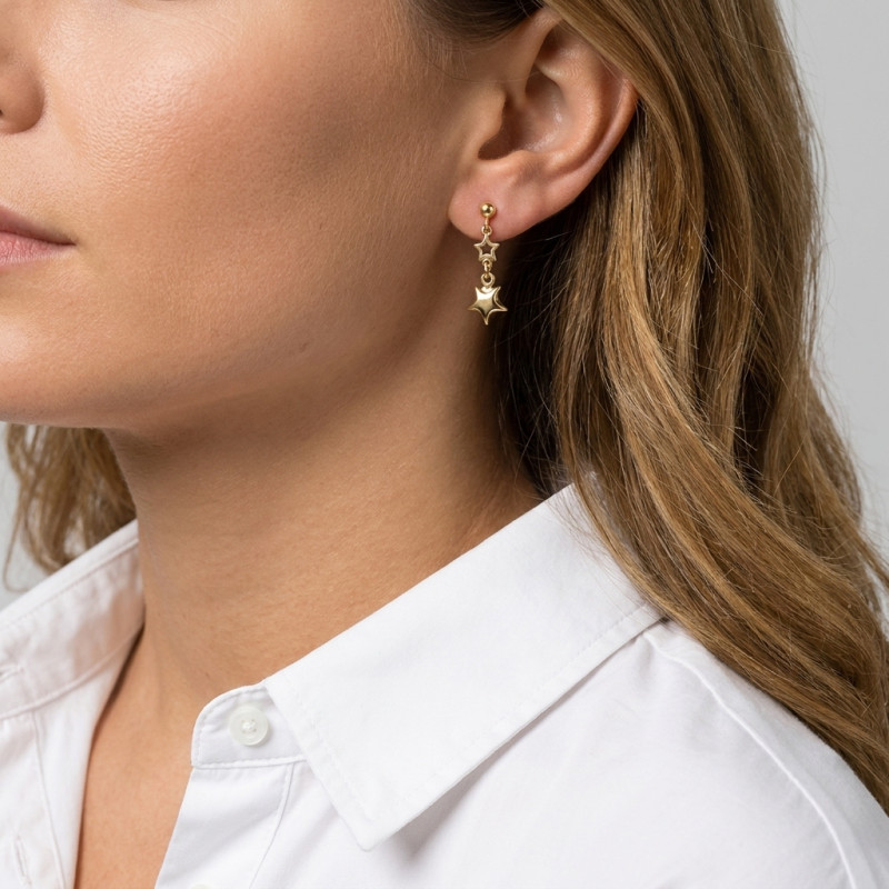 Boucles d'oreilles Pendantes Etoiles  en Or Jaune 375 porté