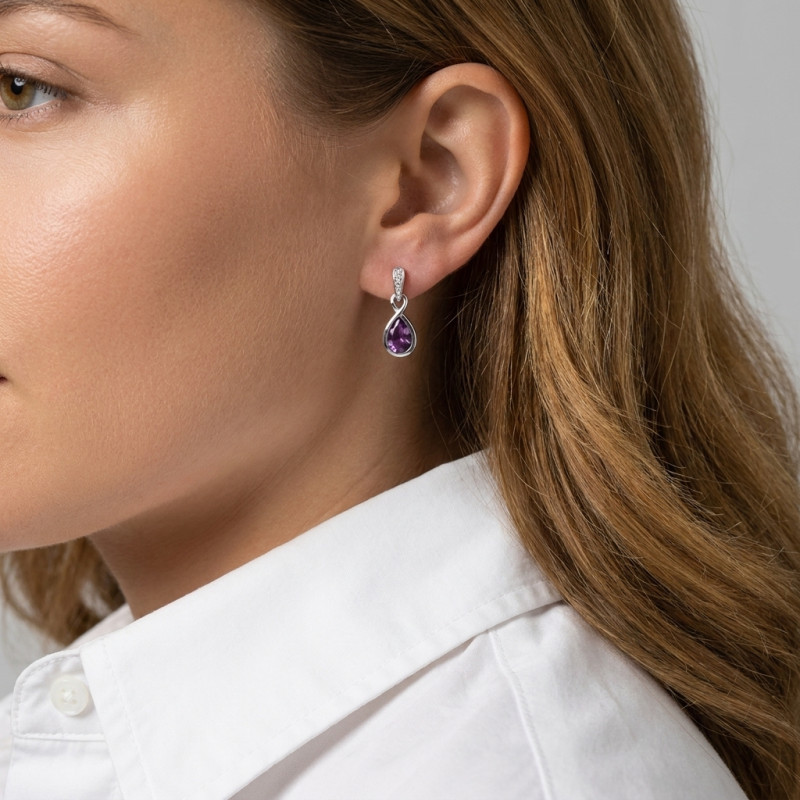 Boucles d'oreilles Pendantes  Infini Or Blanc 375 Améthyste et Diamant porté
