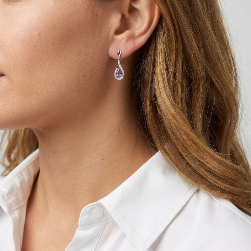 Boucles d'oreilles Pendantes Or Blanc 375 Améthyste poire de 5x3mm et Diamants porté