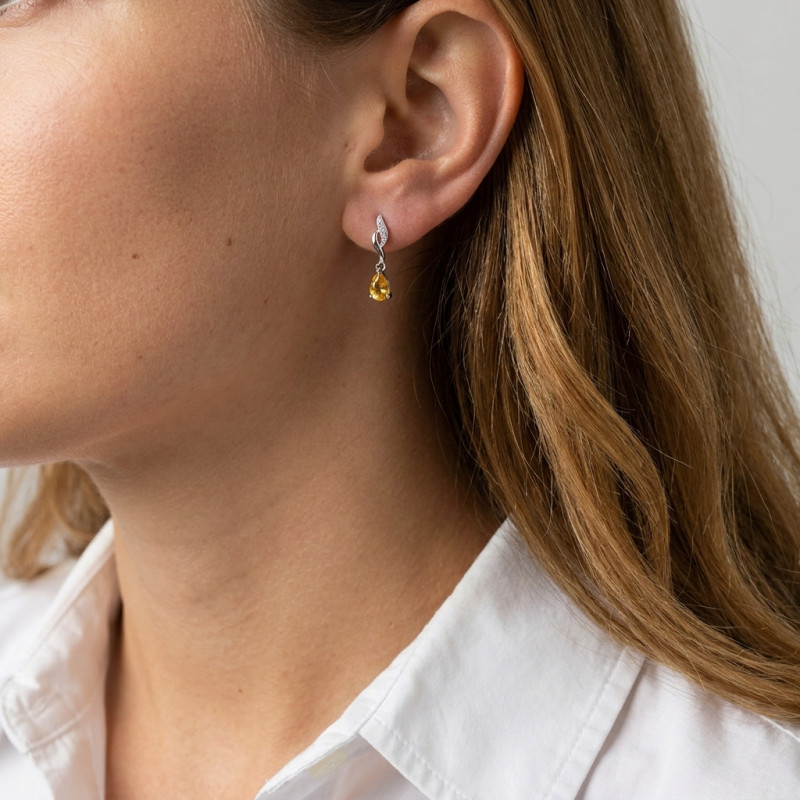 Boucles d'oreilles Pendantes Or blanc 375 Citrine et Diamant porté