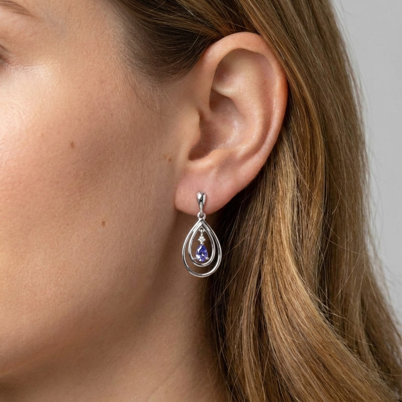 Boucles d'oreilles Pendantes Or blanc 375 Tanzanite et Diamant porté