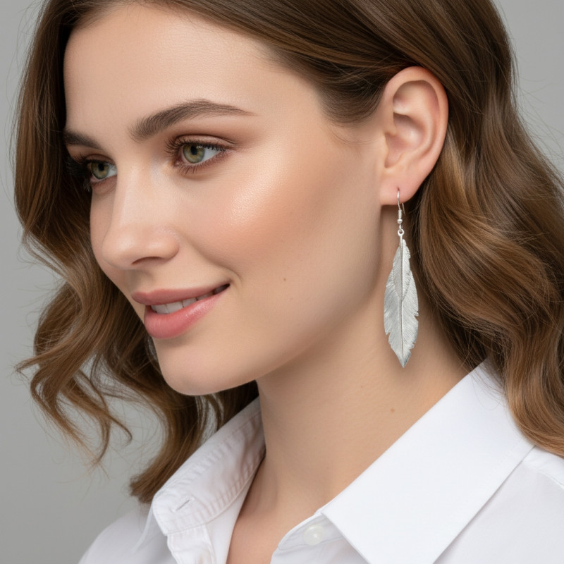 Boucles d'oreilles Pendantes Plumes en Argent Brossé porté