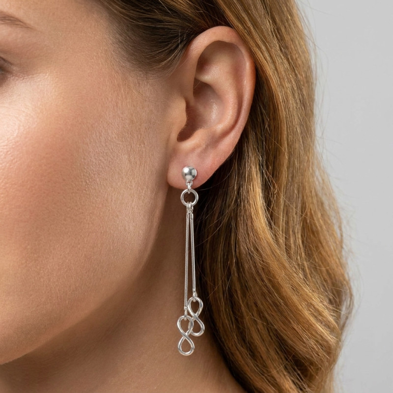Boucles d'oreilles Pendantes Signe Infini porté