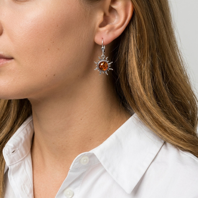 Boucles d'oreilles Pendantes Soleil Argent et Ambre porté