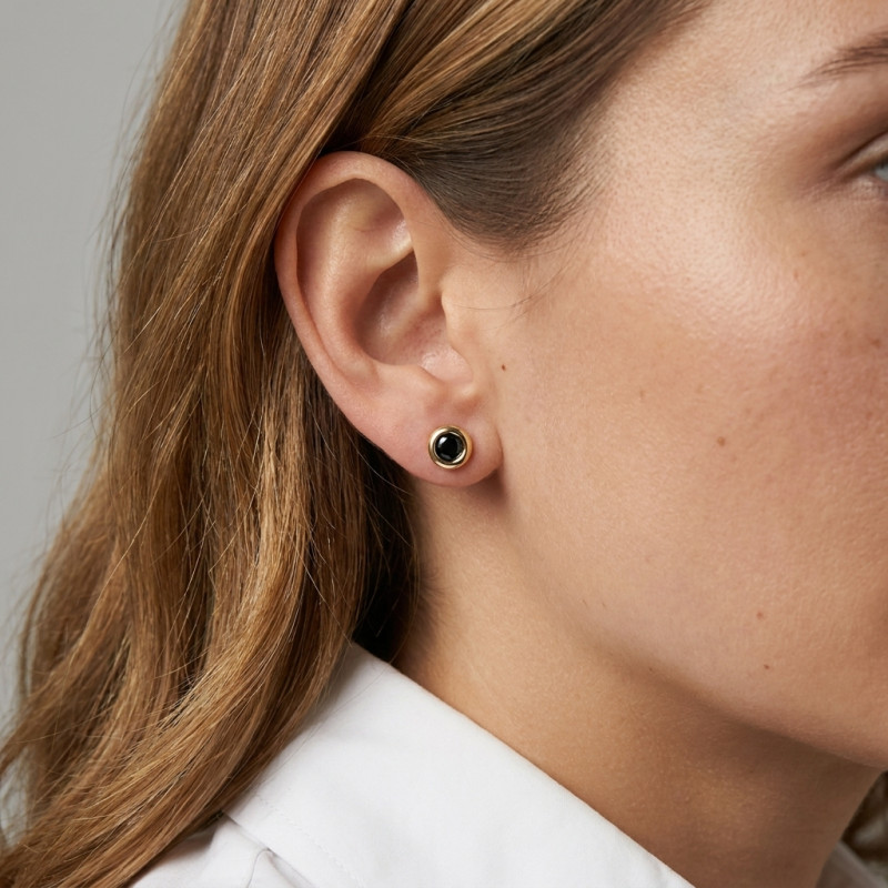 Boucles d'oreilles Pneu Or Jaune  Saphir 3.5mm porté