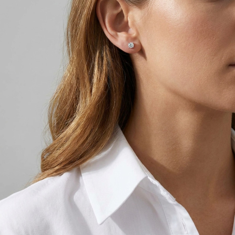 Boucles d'oreilles puces Or Blanc 375 Oxyde de zirconium 3mm porté