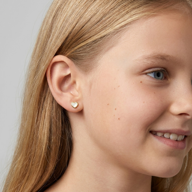 Boucles d'oreilles puces Or Jaune 375 Coeur en nacre porté