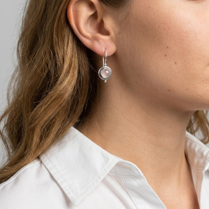 Boucles d'oreilles Quartz Rose 7mm Pendantes Argent porté