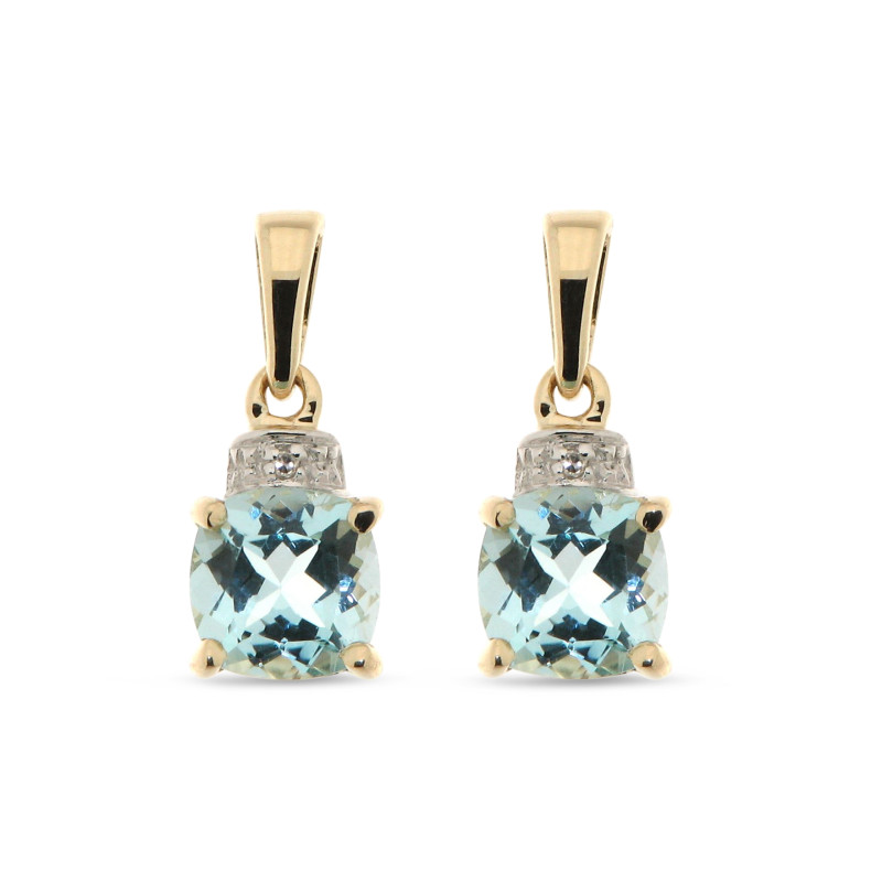 Boucles d'oreilles plaqué or avec une pierre semi précieuse Topaze bleue.