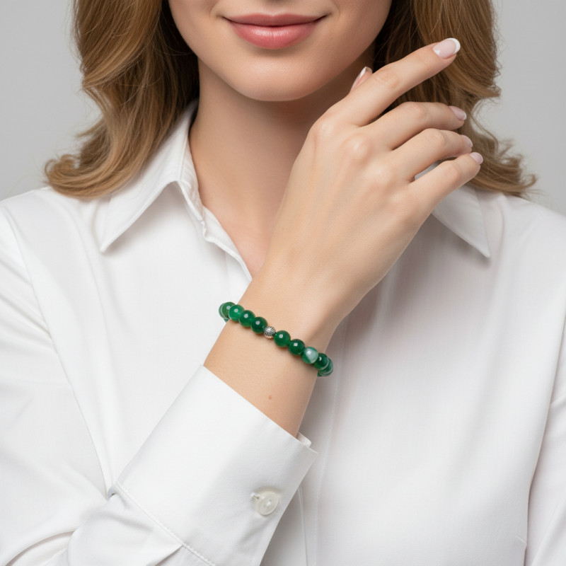 Bracelet Agate Verte Teintée 8mm et Oeil porte bonheur en métal porté