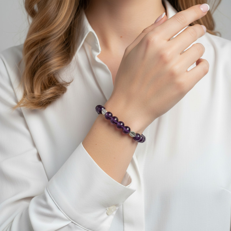Bracelet Améthyste 8mm et Motif Feuille en métal porté