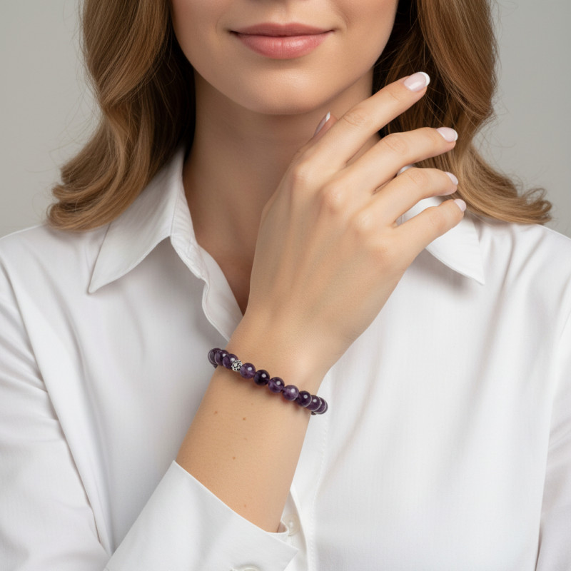 Bracelet Améthyste 8mm et Motif Fleur en métal porté