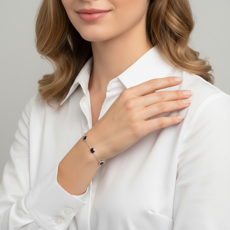 Bracelet Argent 925 Rhodié Grenat Coussin porté