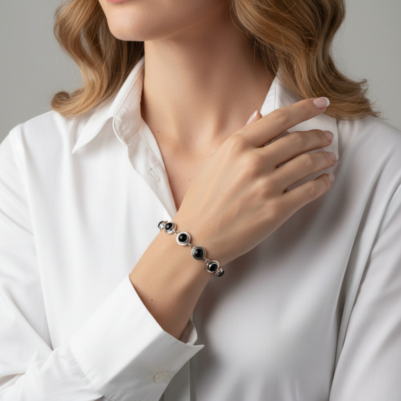 Bracelet Argent  Grenat Cabochon porté