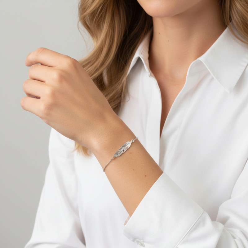 Bracelet argent plume porté