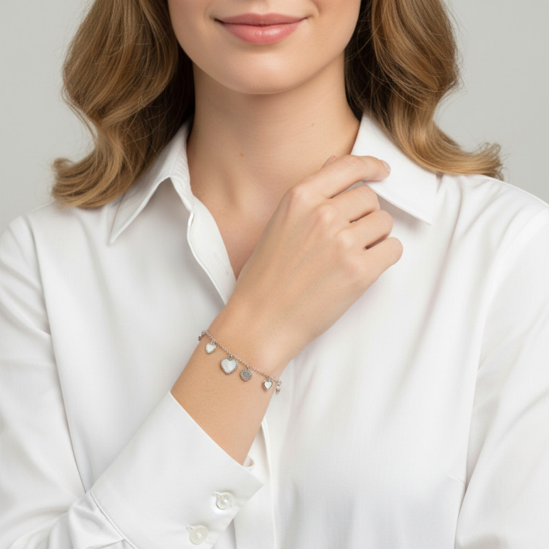 Bracelet Argent Rhodié Breloques coeur en nacre porté