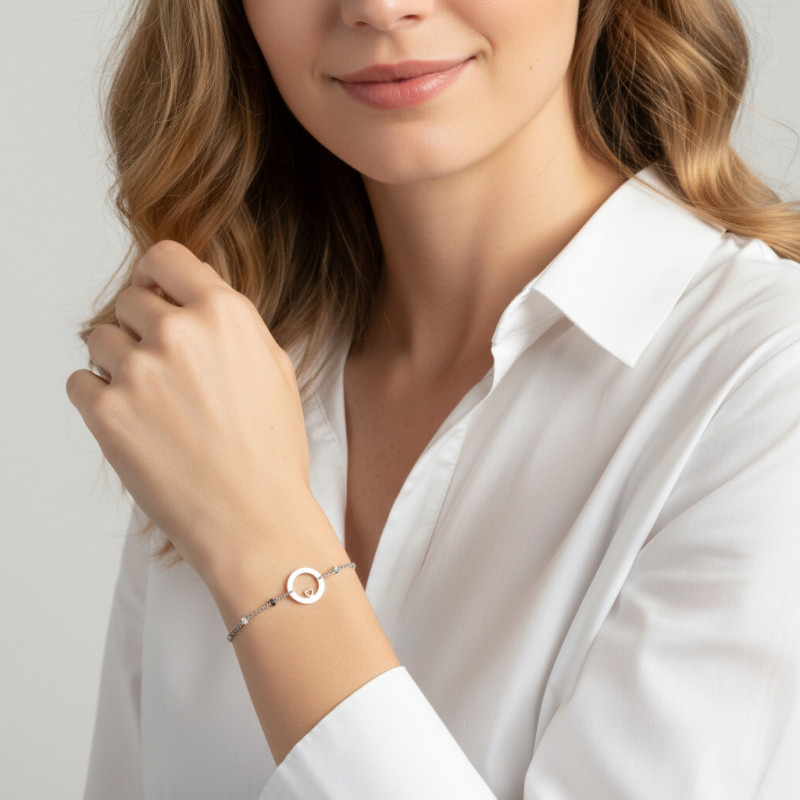 Bracelet Argent Rhodié Cercle avec un coeur porté