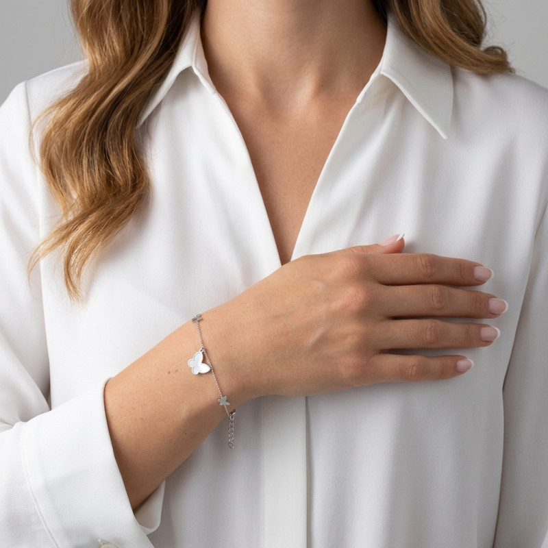 Bracelet Argent Rhodié papillon en nacre porté