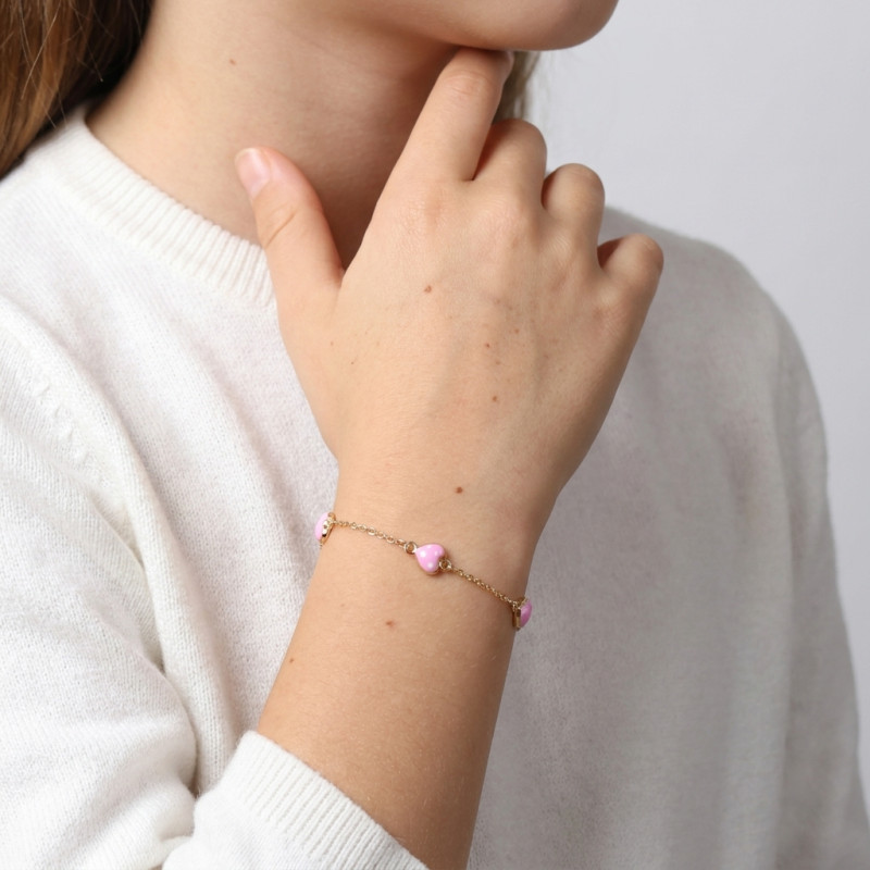 Bracelet enfant or jaune 375 coeurs  6,2mm x 14cm porté