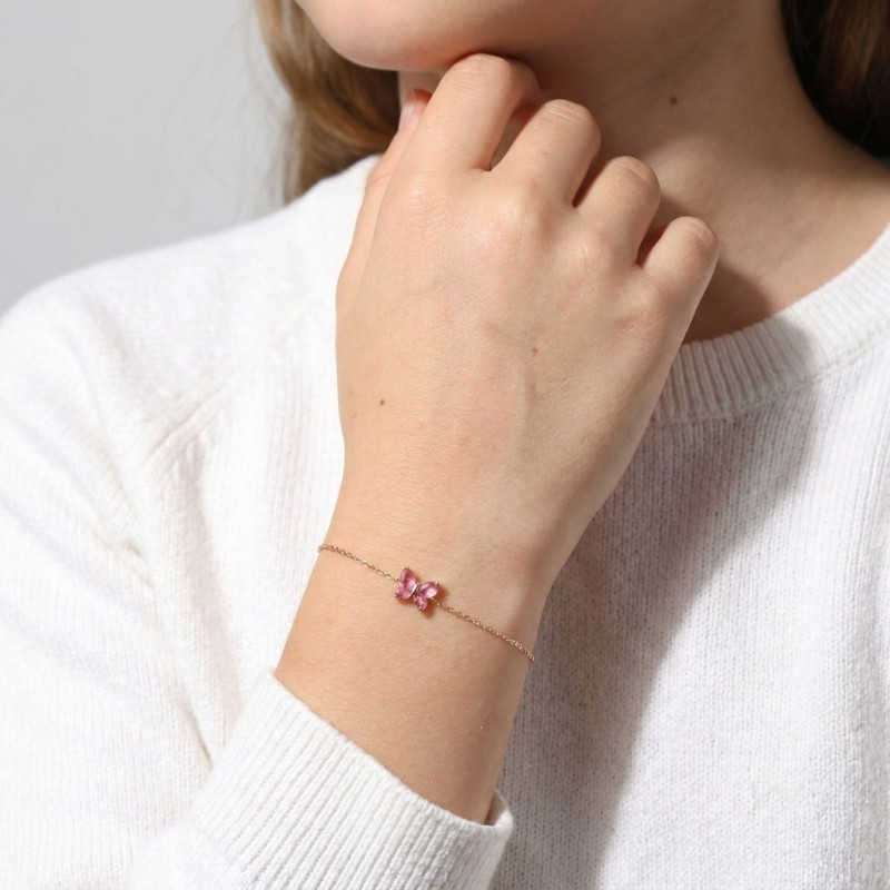 Bracelet Enfant Or Jaune 750 Motifs Papillons porté