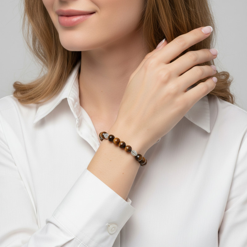 Bracelet Oeil de tigre 8mm et Motif Feuille en métal porté