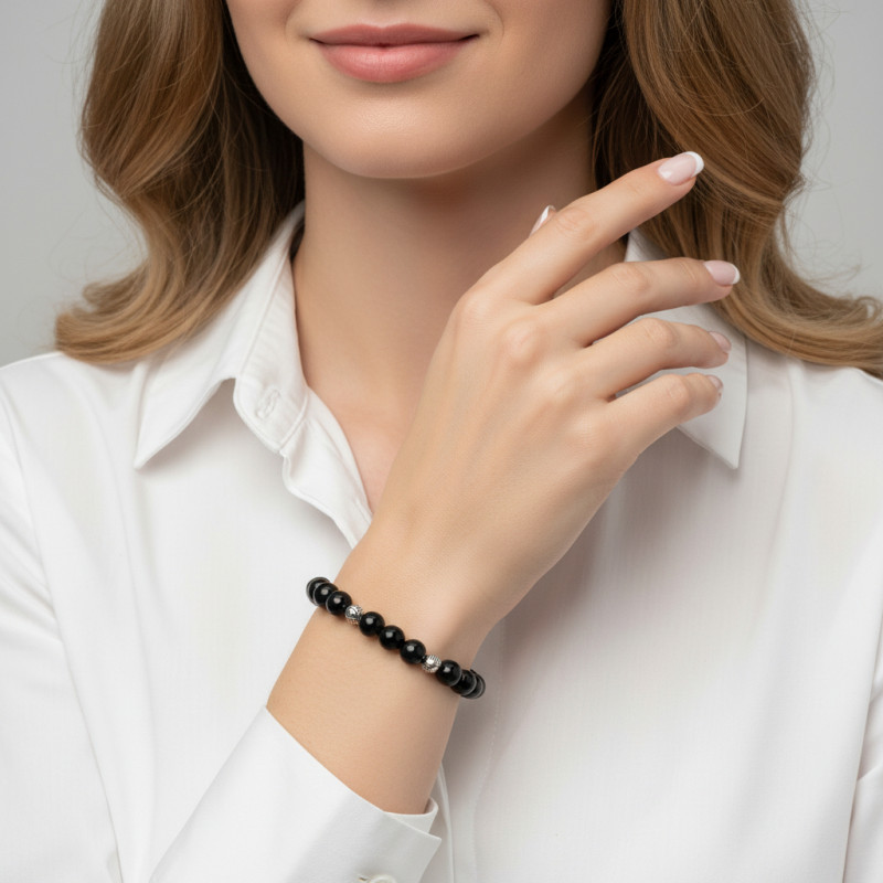 Bracelet Onyx 8mm et Oeil porte bonheur en métal porté