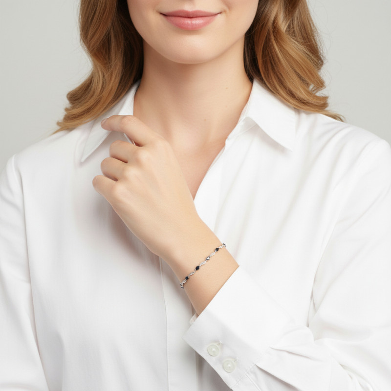 Bracelet Or Blanc 750 Saphirs Ovales et Diamant porté
