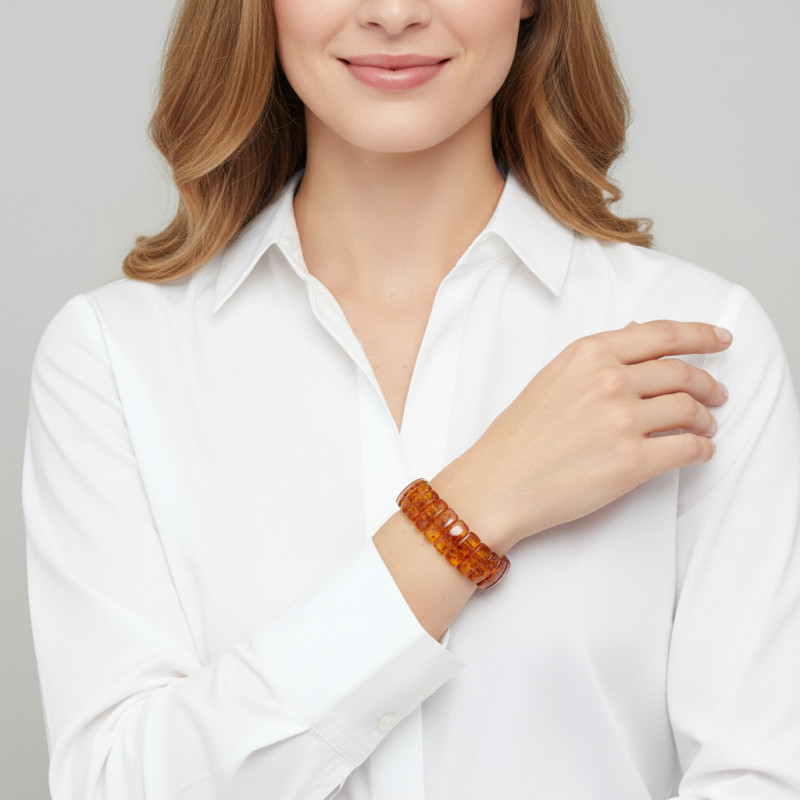 Bracelet Plaquettes Ambre cognac 24mm x 18.2cm porté