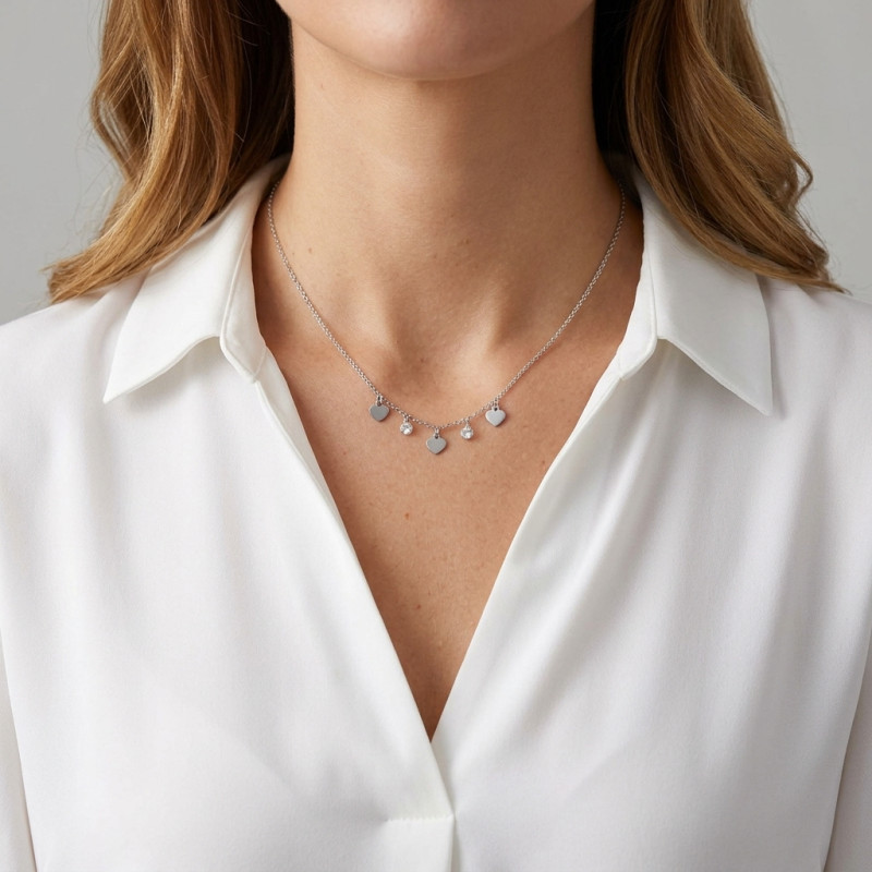 Ccollier argent rhodié breloques coeur et oxydes de zirconium porté
