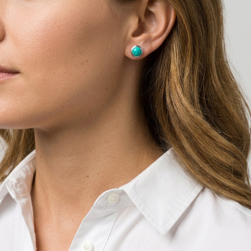 Clous d'oreilles Turquoise Reconstituée  Cabochon 8mm en Argent porté