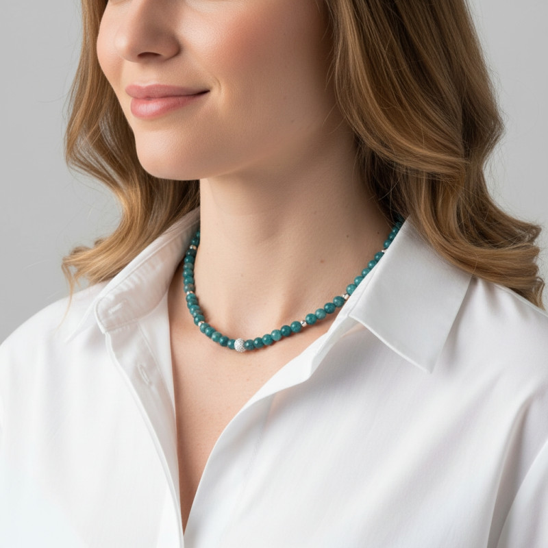 Collier Apatite Bleue 6mm et Argent porté