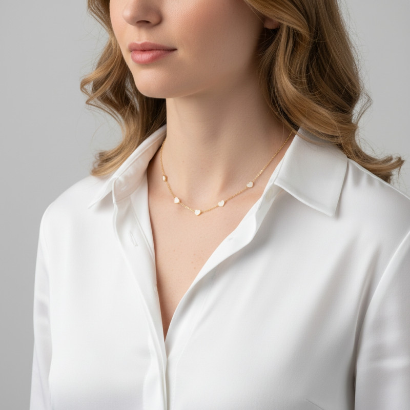 Collier Argent 925 doré 5 coeurs et nacre porté