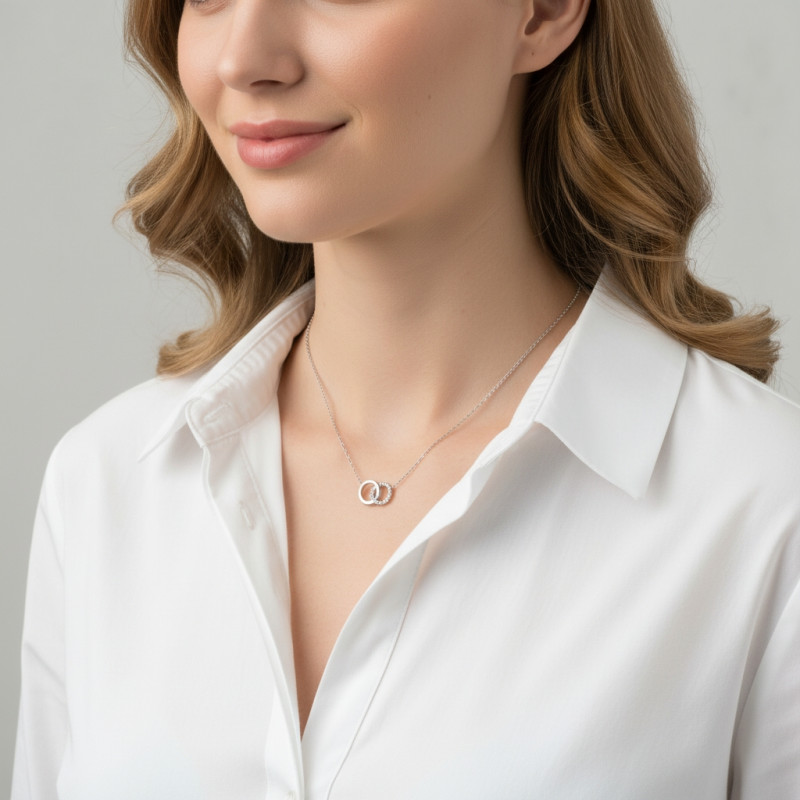 Collier Argent 925 rhodié Cercles entrelacés avec oxydes de zirconium porté