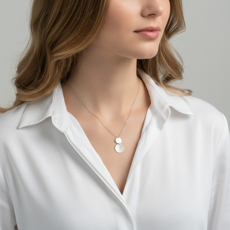Collier Argent 925 rhodié Disque brossé porté