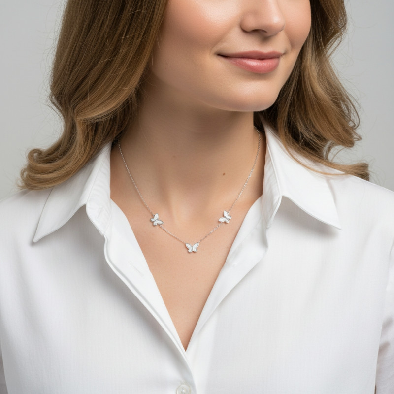 Collier Argent 925 rhodié Papillons nacre porté