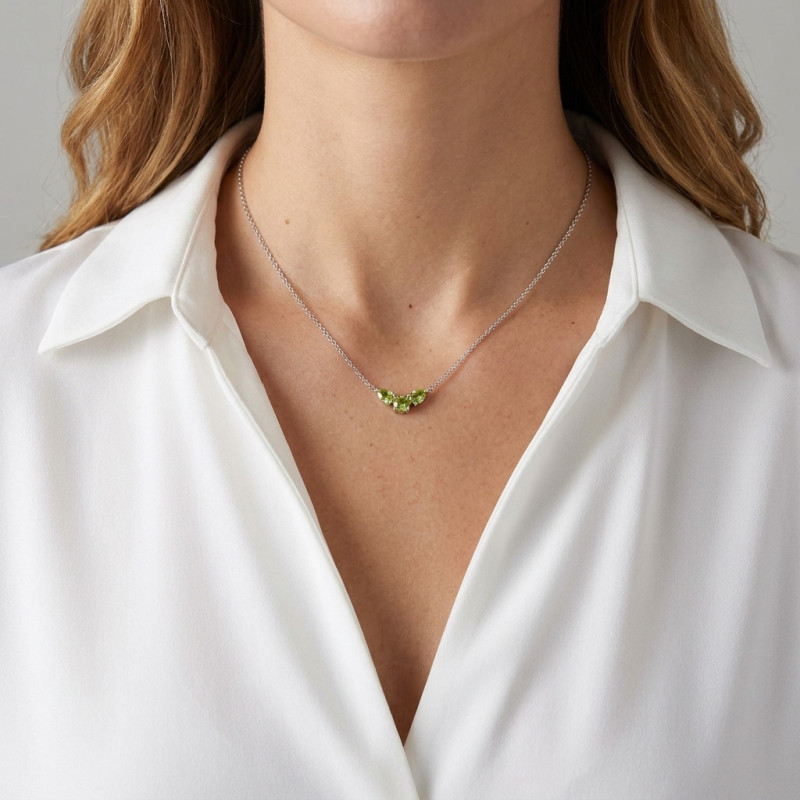 Collier Argent 925 Rhodié Péridot Rond et Poires porté