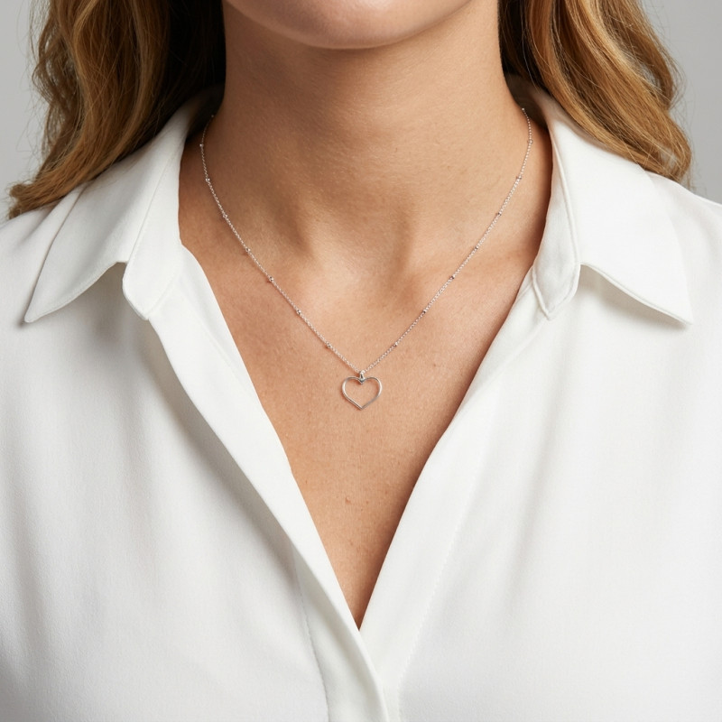 Collier argent boules et coeur porté