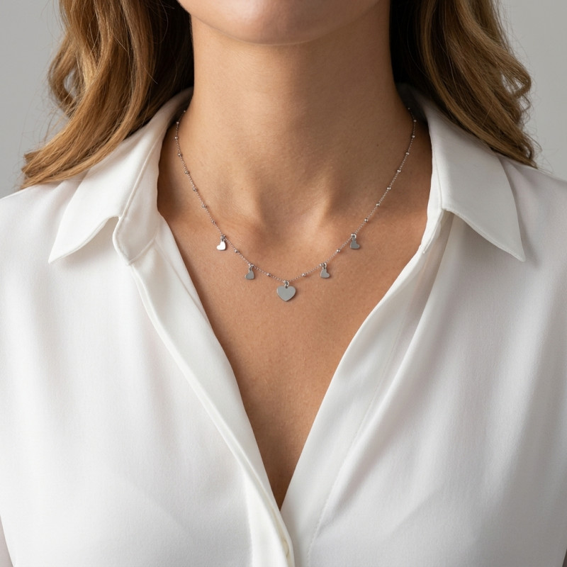Collier argent  breloques coeurs porté