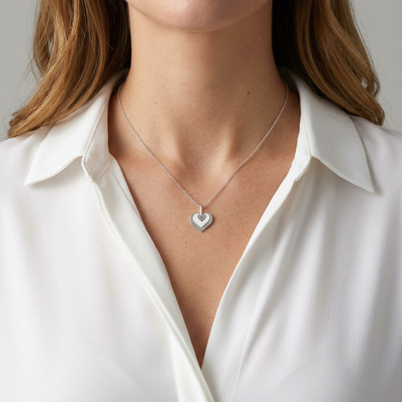 Collier argent rhodié 3 coeurs porté