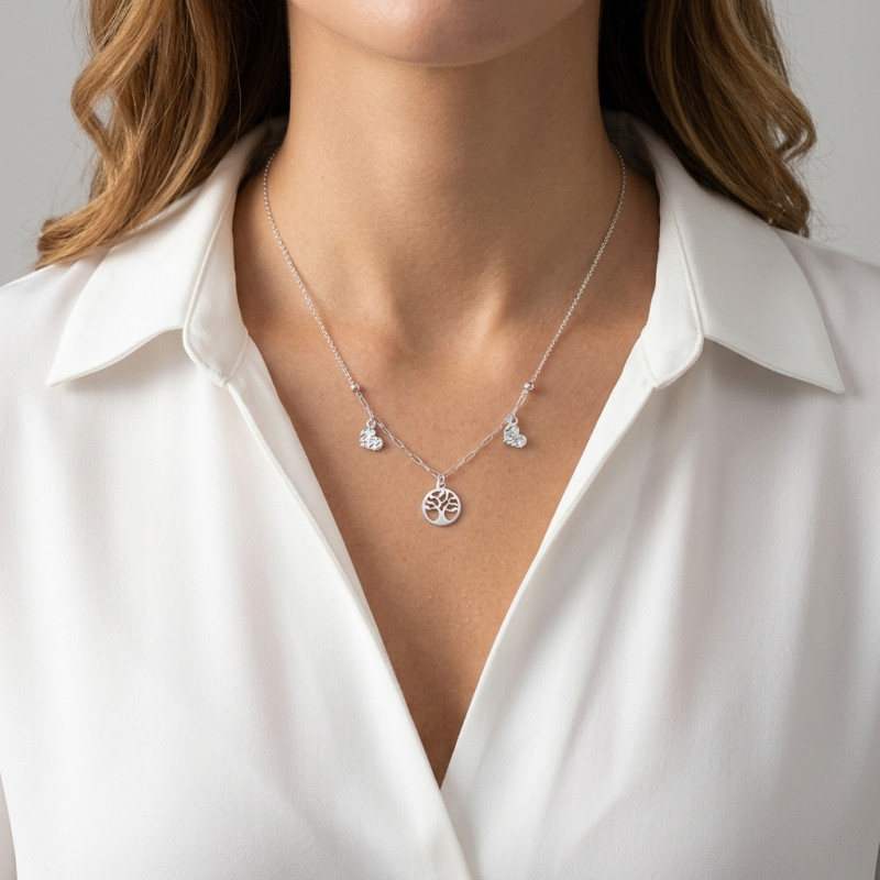 Collier Argent Rhodié Arbre de vie et Coeurs ciselés porté