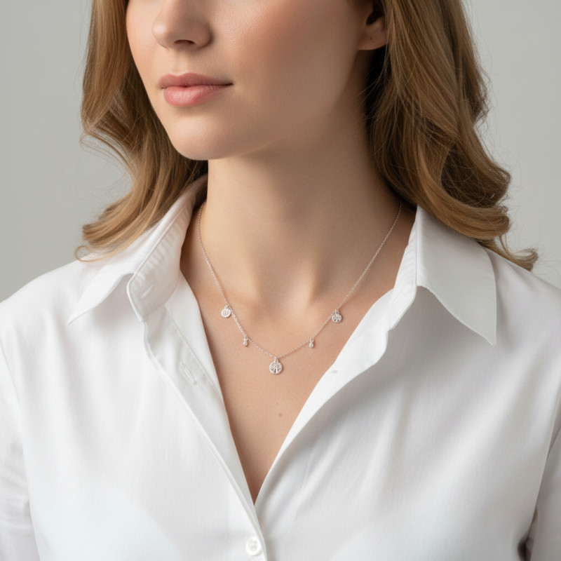 Collier argent rhodié arbre de vie et oxydes de zirconium porté