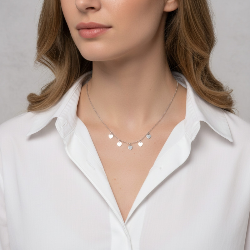 Collier argent rhodié breloques coeur porté