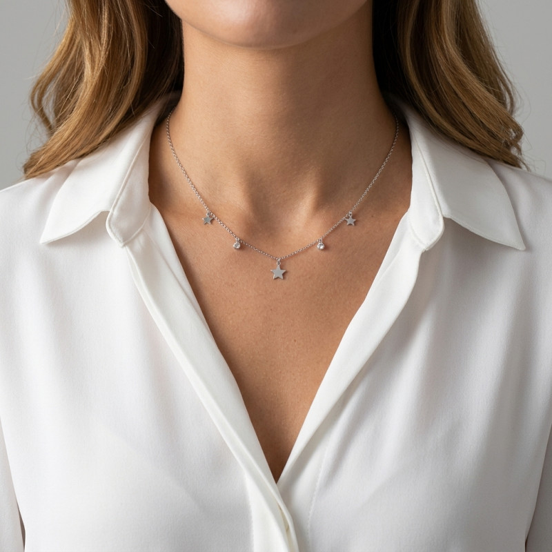 Collier argent rhodié breloques oxydes de zirconium etétoiles porté