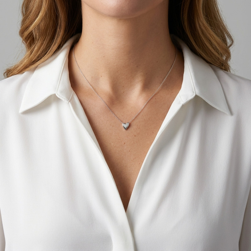 Collier argent rhodié coeur porté