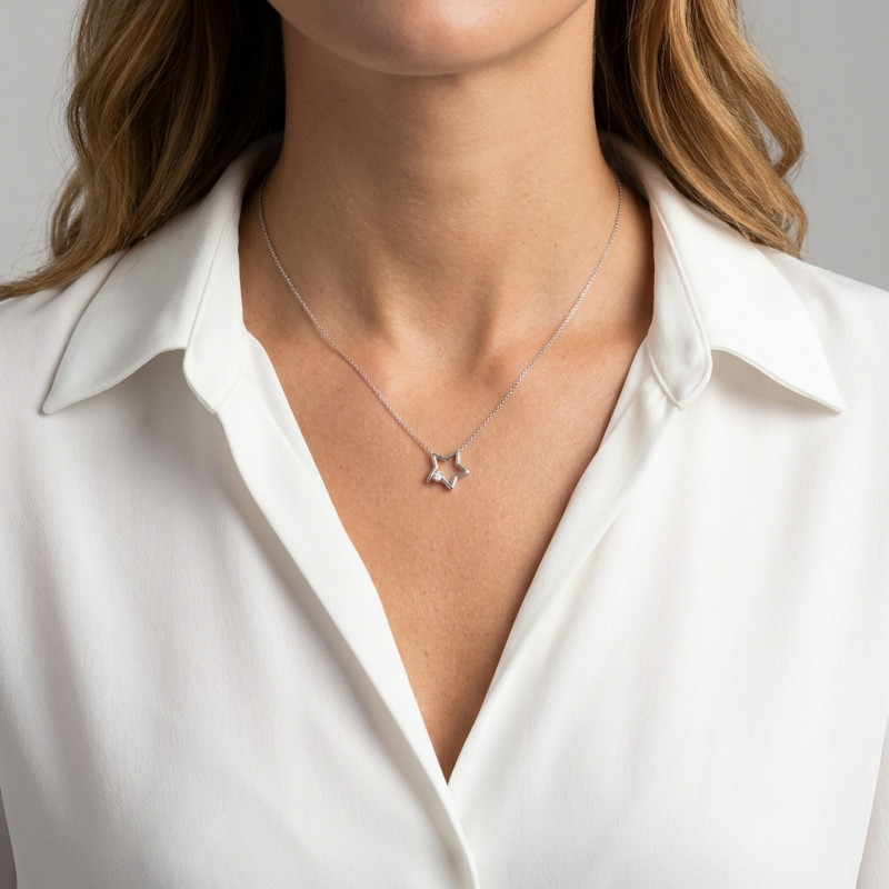 Collier Argent Rhodié Etoile avec Oxyde de zirconium porté