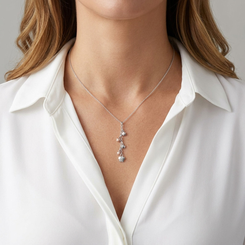 Collier argent rhodié fleurs porté