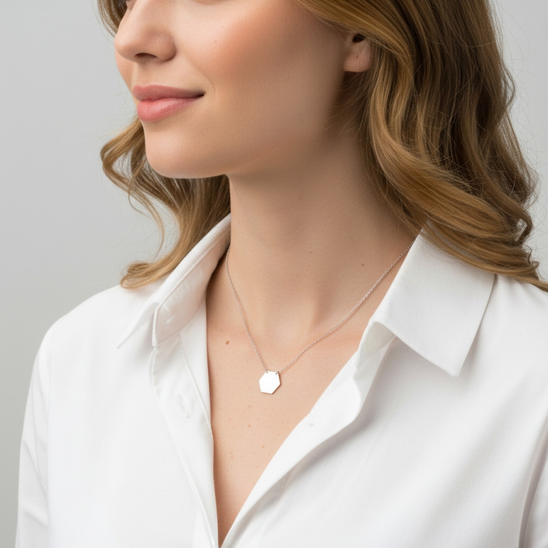 Collier Argent Rhodié Forme Géométrique Hexagone porté