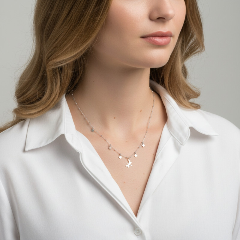 Collier Argent Rhodié Libellule et Trèfles à 4 feuilles porté