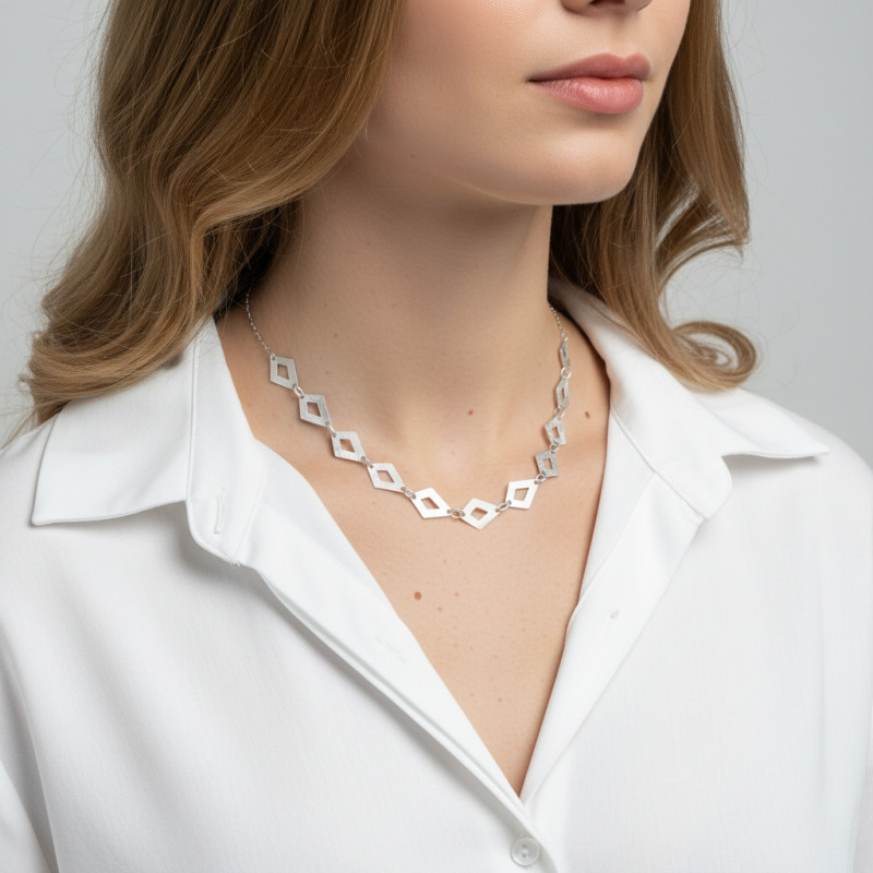Collier Argent Rhodié Losanges Brossés porté